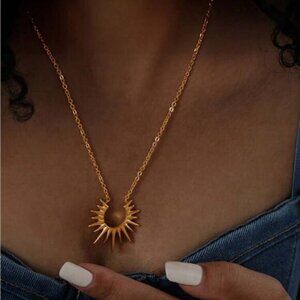 Gold sun radiant necklace N560